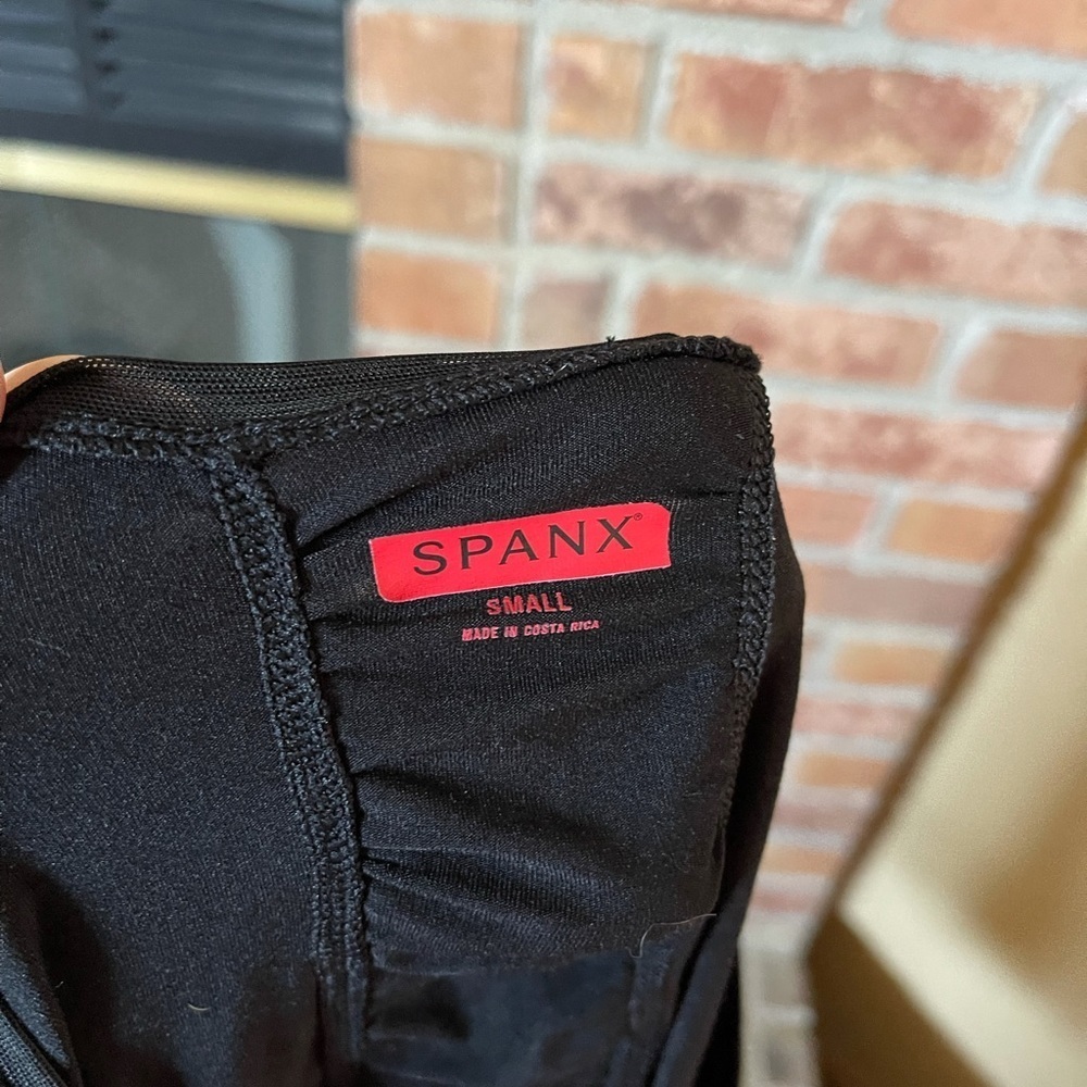 Spanx Active Streamlined Ruched Back Long Sleeve Top - Picture 5 of 6
